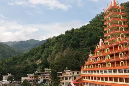 Rishikesh travel guide showcases spiritual retreats, adventure, and iconic attractions.