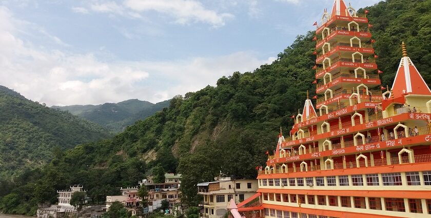 Rishikesh travel guide showcases spiritual retreats, adventure, and iconic attractions.