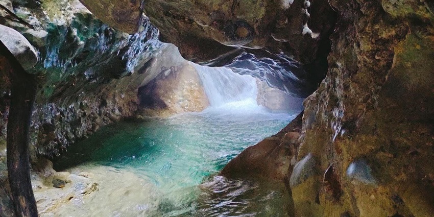 Robber’s Cave is one of the most amazing tourist attractions in Uttarakhand for all.