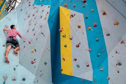 Experience fun and fitness combined through rock climbing in Gurgaon, Haryana.