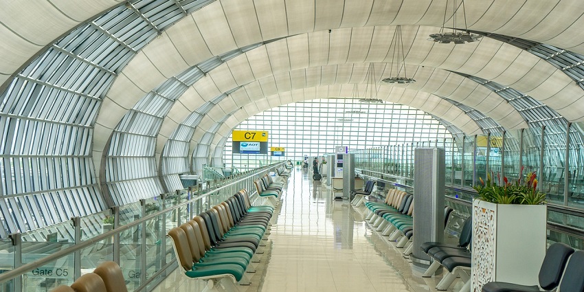 An image of an airport which resembles the Rogue Valley International–Medford Airport in Oregon.