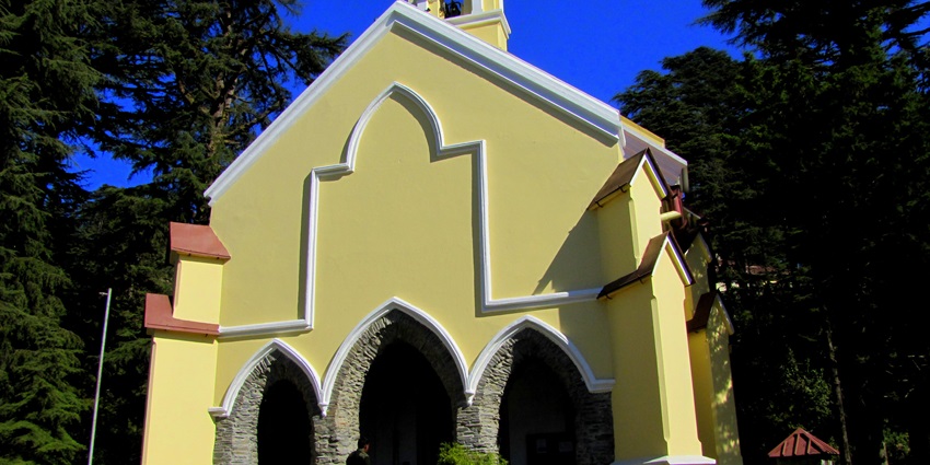 One of the best places to visit in Mussoorie at night, Rokeby Manor is a delight to be at