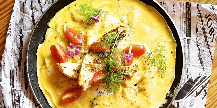 View of the Ros Omelette which blends the richness of eggs with a spicy, tangy curry.
