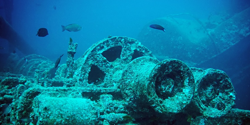 SS Thistlegorm wreck with very rusty thistle gorm train parts in the ocean and fishes