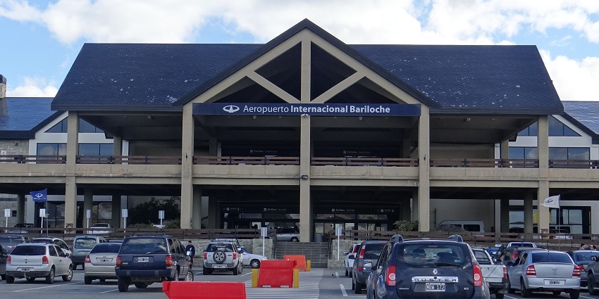 San Carlos de Bariloche Airport is a popular access point.
