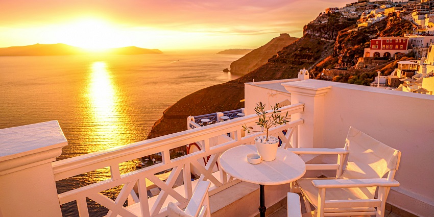 Santorini Main Square is a popular place to visit in Santorini you cannot miss out on.