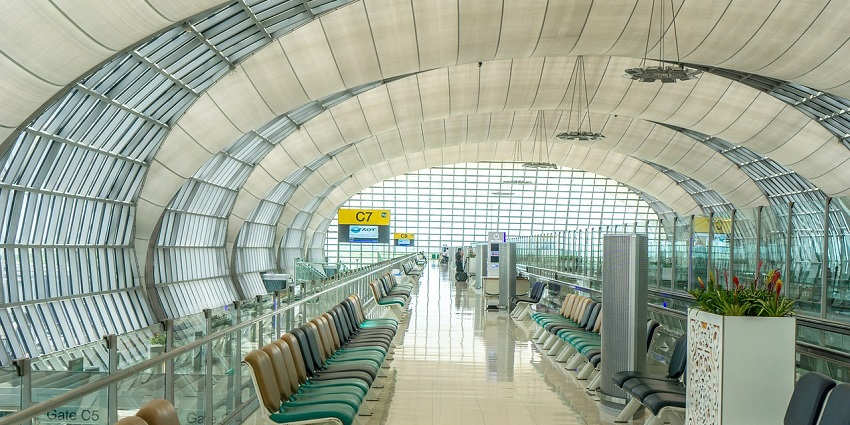 An image of an airport which resembles the Sarasota–Bradenton International Airport.