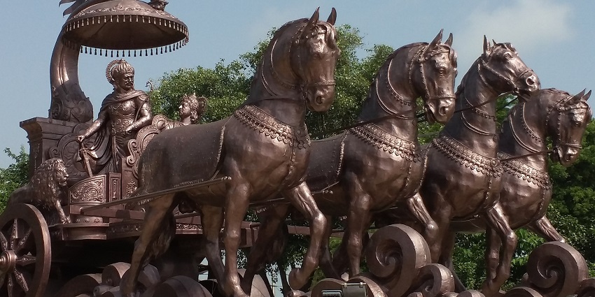 Idols of horses and a Hindu deity adjacent to Sarveshwar Mahadev Temples in Haryana
