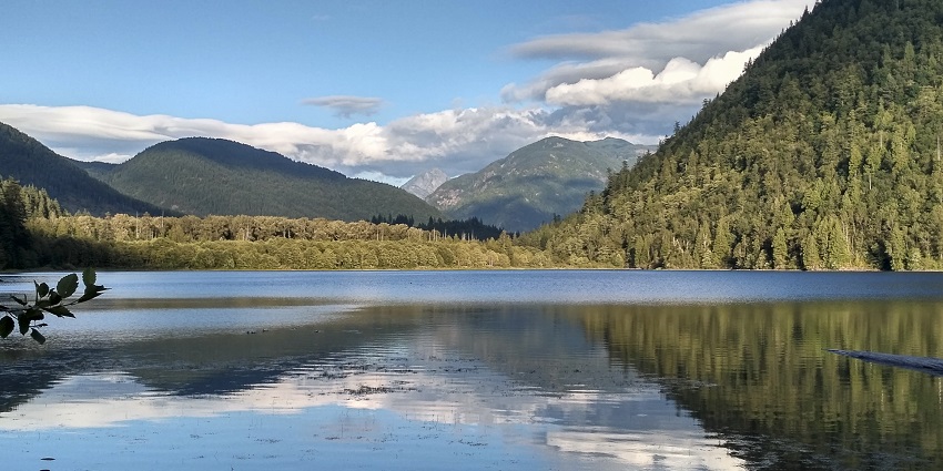 The beautiful view of the Sasquatch Provincial Park by the Harrison Hot Spring is a bright day.