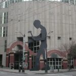 A picture of the Seattle Art Museum with modern architecture in contrast to the city skyline.