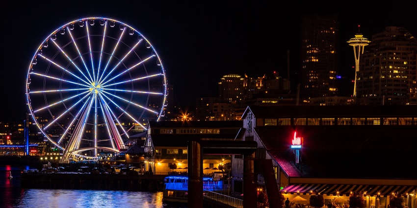 A picture of the city skyline and waterfront from the Seattle Great Wheel.