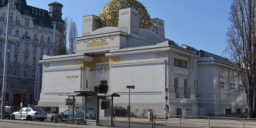 An image of the beautiful Secession Building, the best modern art museum in Vienna.