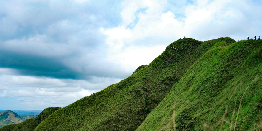 Tranquil hill with panoramic views, ideal for nature lovers, is the best place to visit as per the Chikmagalur travel guide.
