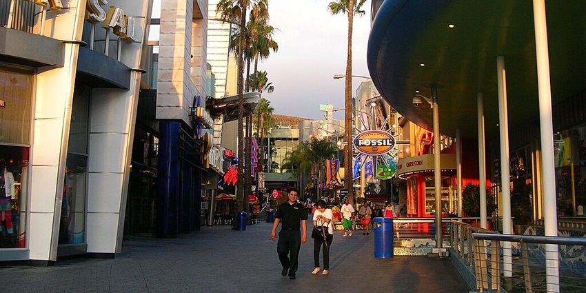 Select City Walk Mall, the biggest mall and a top spot for Valentine’s Day in Delhi