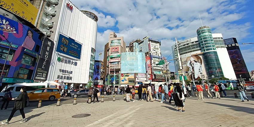 Taiwan tourist places include the Shi-men Ting Square, which offers vibrant shopping, dining, and entertainment.