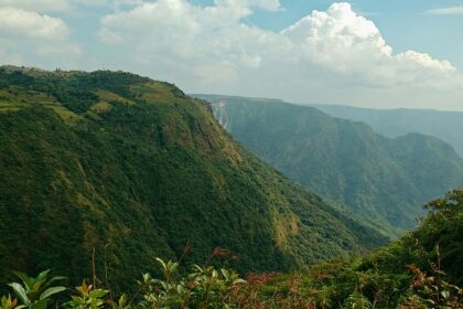 Shillong travel guide highlights the scenic hills, culture, adventure, and serene landscapes.