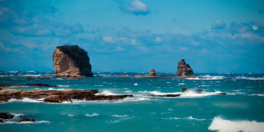 A view of Shirahama Beach with soft sand and crystal-clear water in Japan.