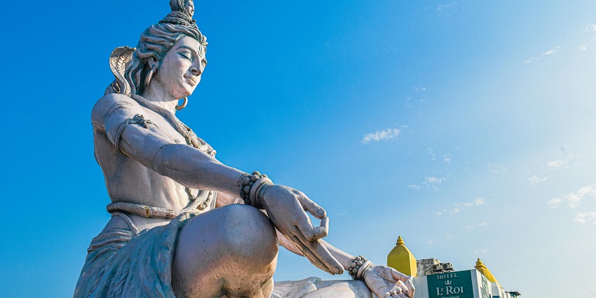 A mesmerizing view of a statue of Lord Shiva.
