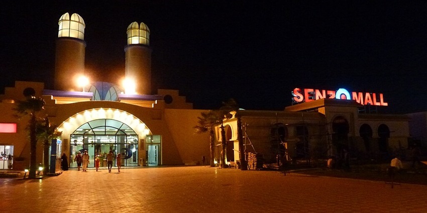 The entrance of a not-so-crowded Senzo Mall is radiating serenity, referring to one of the best things to do in Hurghada.