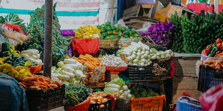 Image of the market place in the bustling street of Bangladesh