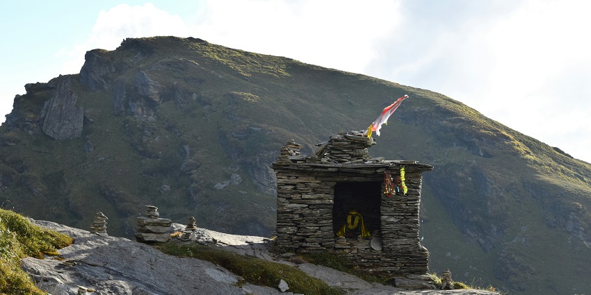 The places to visit in Kedarnath is Shri Tungnath Temple perched at an elevation of 3680 m.