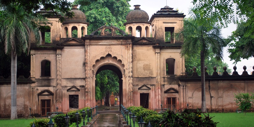 A serene view of the Sikandar Bagh featuring historical marvels and lush greenery.
