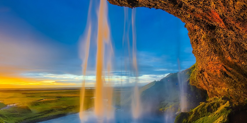 An image of Skogafoss waterfall showcasing the amazing Iceland waterfall photos.