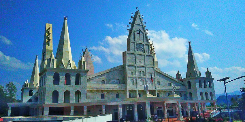Ancient temple symbolizing Jewish worship and architectural grandeur.