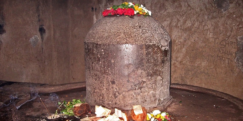 Mesmerising shivling in Someshwar, highly revered by devotees.
