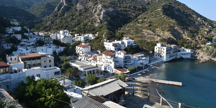 Klouvas village has huts made in the same style and structure, rendering uniformity.