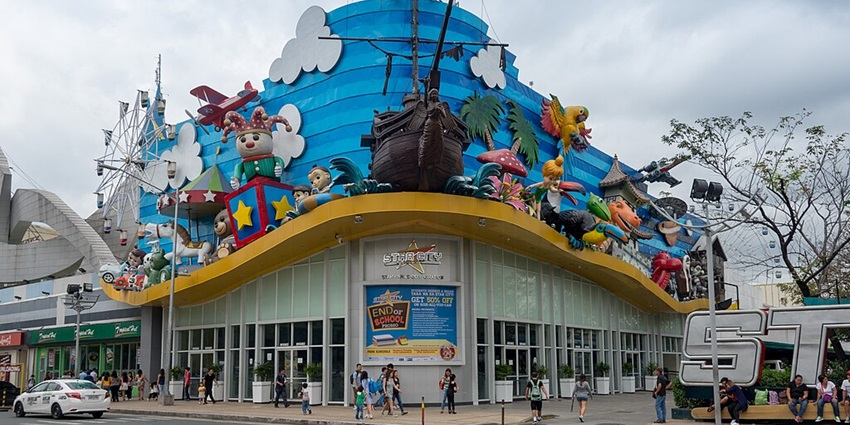 Star City Amusement Park offers thrilling rides and family-friendly entertainment.