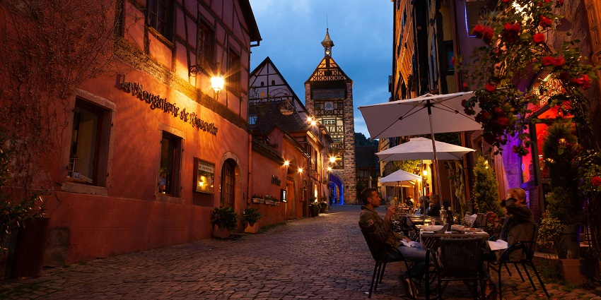 An image of the people enjoying medieval-themed dining, the best Czech Republic Nightlife