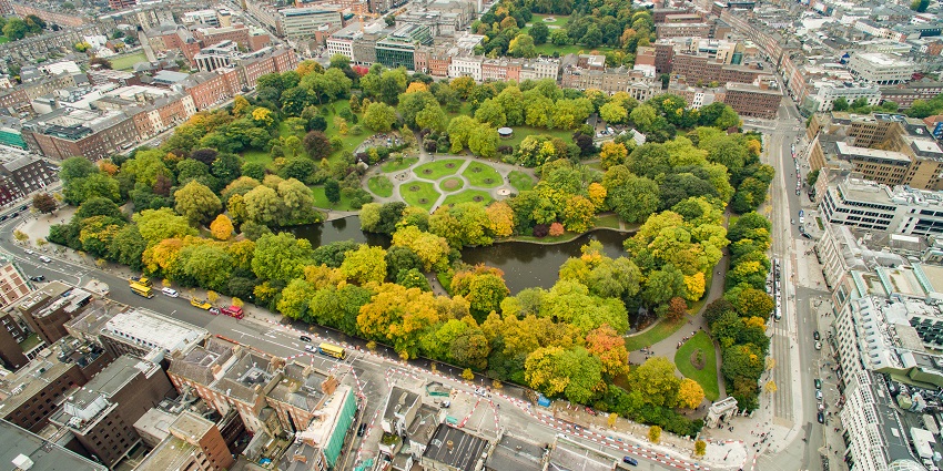 An image of St. Stephen’s Green in Dublin, one of the best places to see in Dublin.