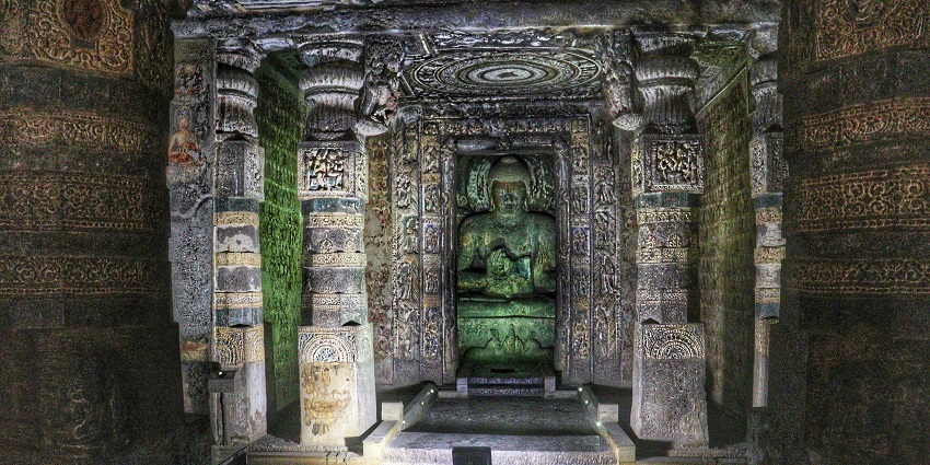 Learn about Buddhist art at this temple and view the Buddhist murals and sculptures