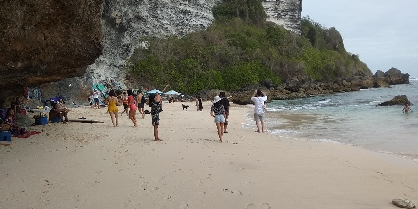 A picture of Suluban Beach, another of the must-see places to visit near Green Bowl Beach