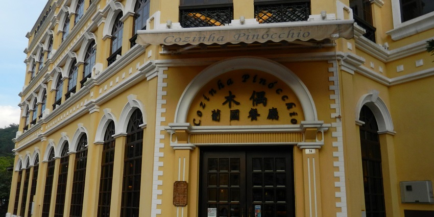 Explore the vibrant Taipa Flea Market which is one of the shopping places in Macau.