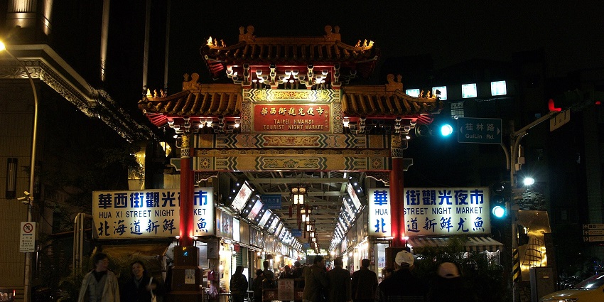 Vibrant markets offering local street food, fashion, and souvenirs.