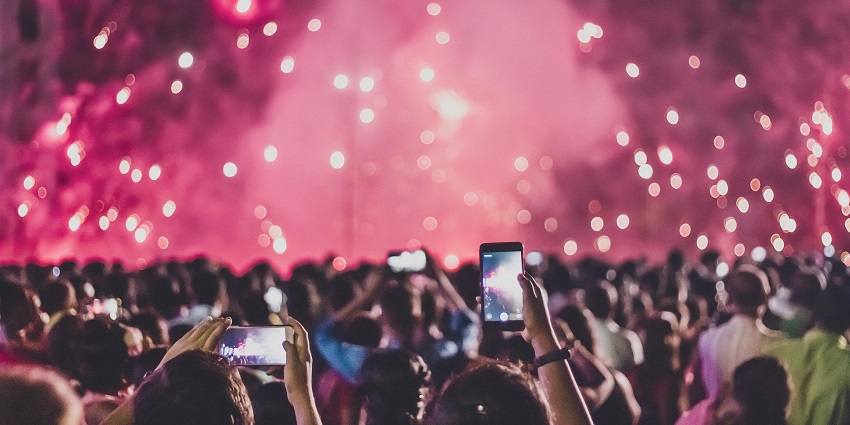 Enjoy the vibrant new year party in Agra, India at the Taj Hotel & Convention Centre.