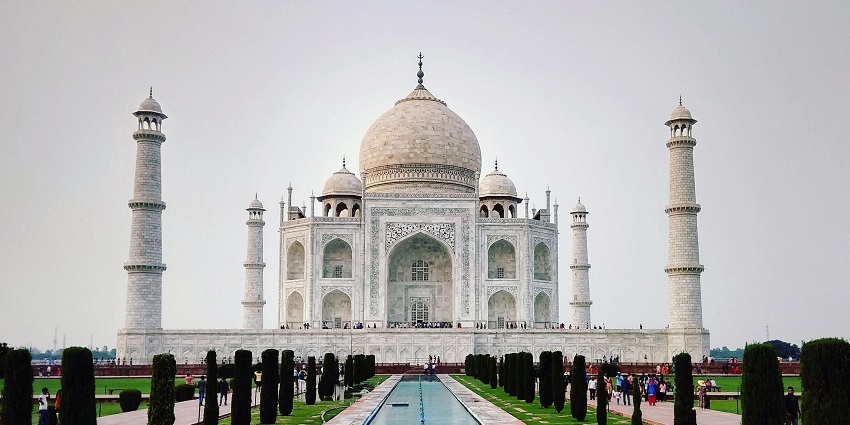 The Taj Mahal is the iconic monument as a love symbol for couples