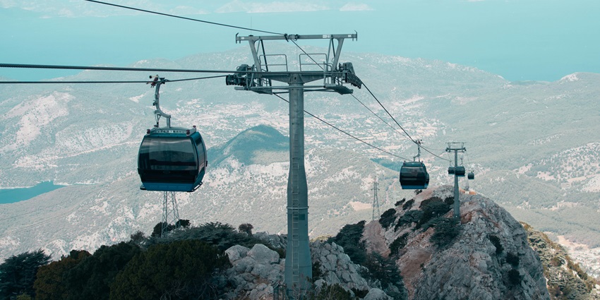 Image of cable cars running through the national park with bird eye views