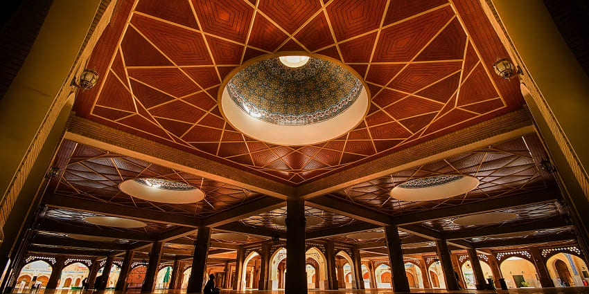The beautiful image of the dome from the inside of Kufa Mosque