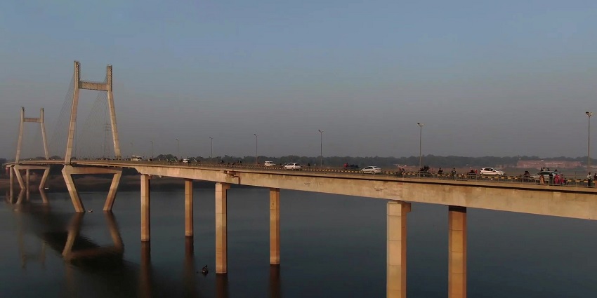 An image of Old Naini Bridge in Prayagraj made with iron over a body of water.