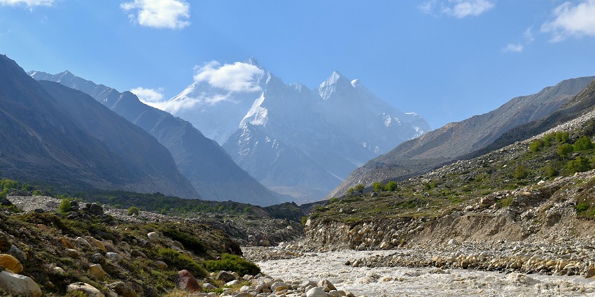 Tapovan has rich alpine flora and breathtaking vistas.