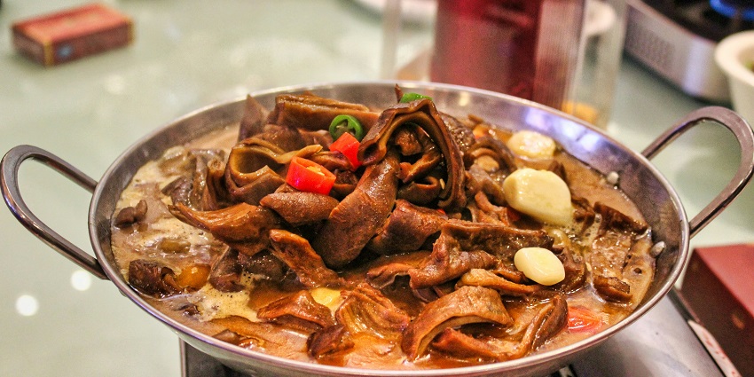Tasting the best hot pots in Beijing is one of the most amazing experiences in December.
