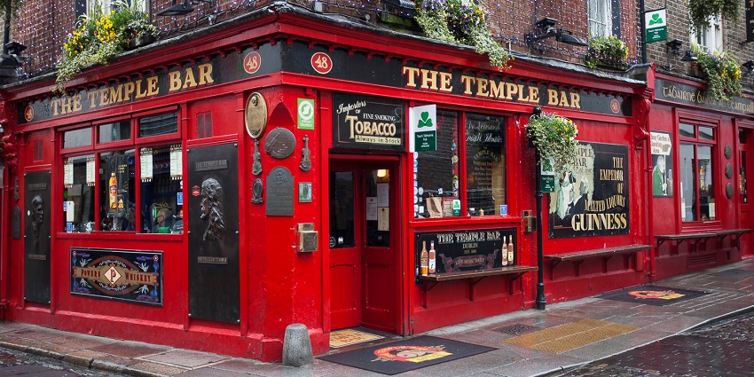 An image showing the iconic Temple Bar, a famous spot renowned for its nightlife in Dublin.