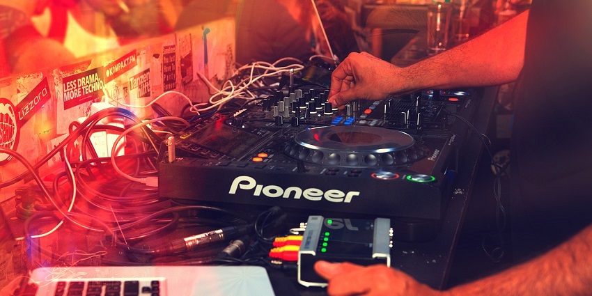 Experience the atmosphere at Temple Nightclub, one of the best nightlife in San Francisco.