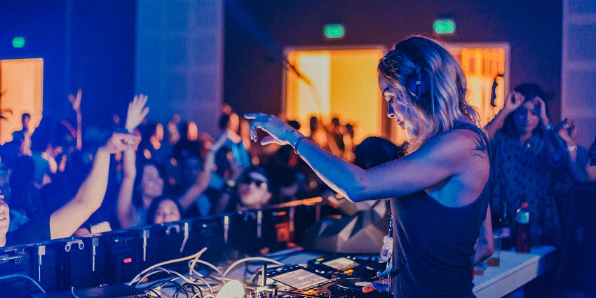 Experience the vibrant Israel nightlife with a lively atmosphere, electronic music and DJs.
