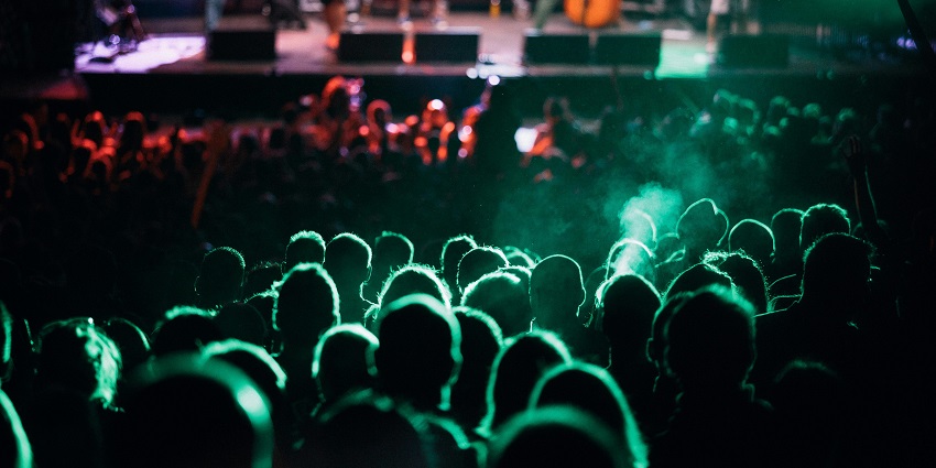 People dancing and partying in one of the best nightclubs in Miami and a high-energy atmosphere.