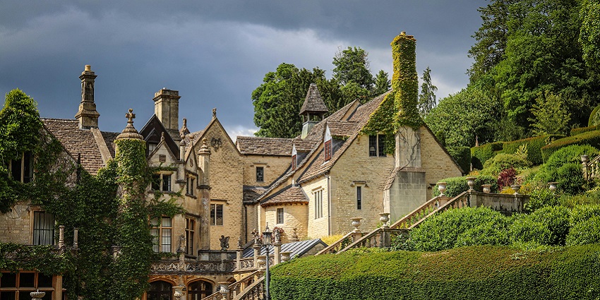 A picture of South Central England known for its beauty and honey-coloured stone cottage.