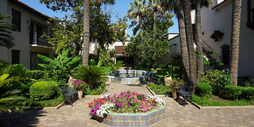 A view of the courtyard of McNay Art Museum, San Antonio, one of the historical museums in Texas.